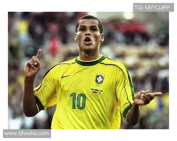 荷兰足球明星德莫尔的辉煌职业生涯与对足球的热爱之路