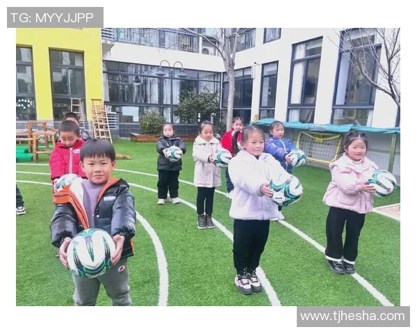 足球明星与孩子们的欢乐时光精彩瞬间合集视频分享